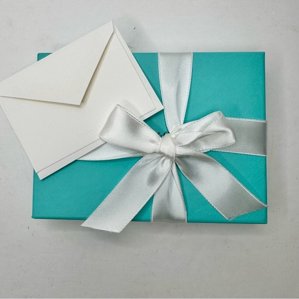 NIB Rare TIFFANY & CO. “Tiffany T” Assorted Note Cards Set of 10 New In Box - Picture 6 of 12